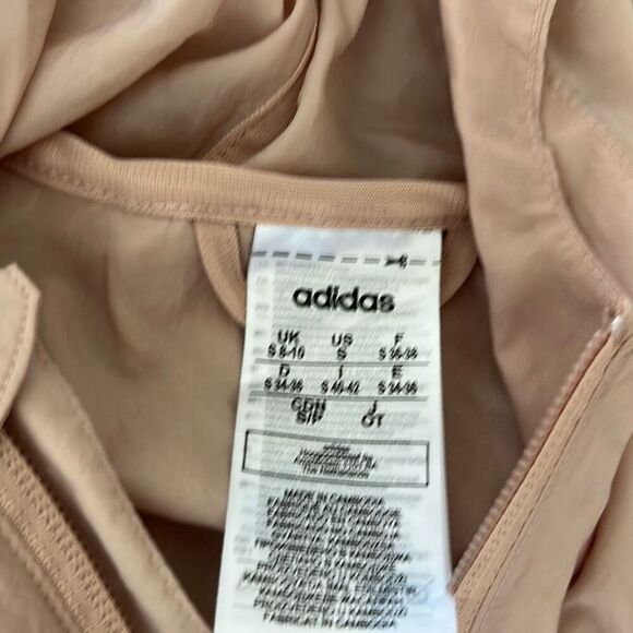 St. John silky beige sleeveless top. Size M - Picture 2 of 5